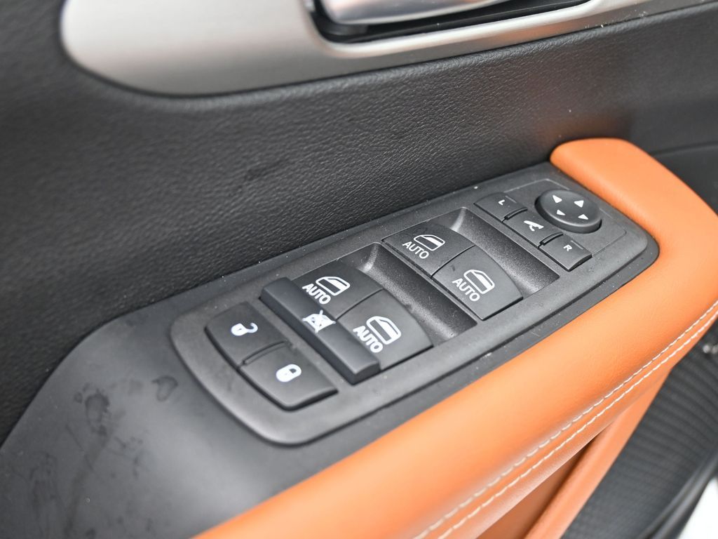 New 2026 Bright White Clearcoat Chrysler Pinnacle image 31