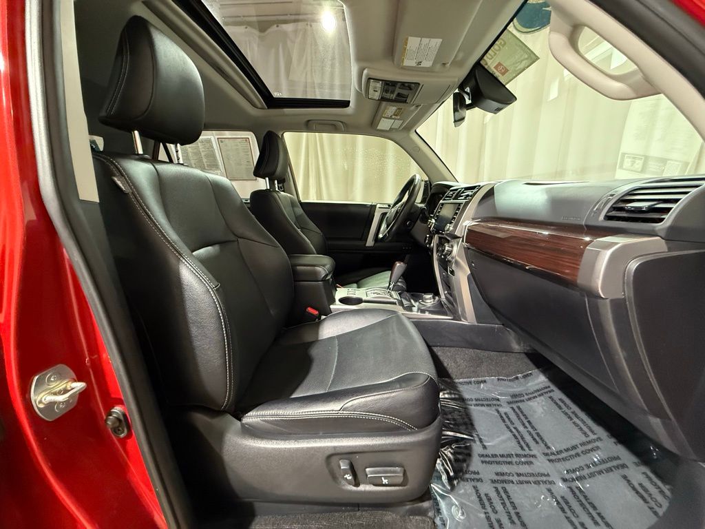 Thumbnail: 2022 Toyota 4Runner - 23