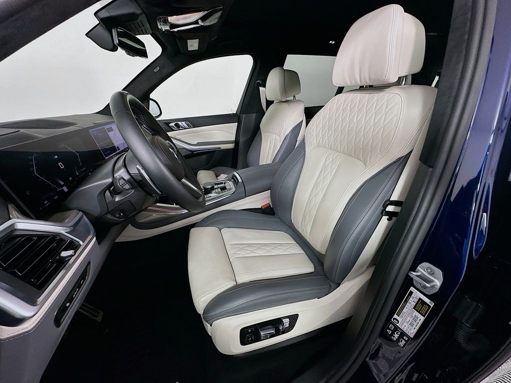 Thumbnail: 2025 BMW X7 - 21