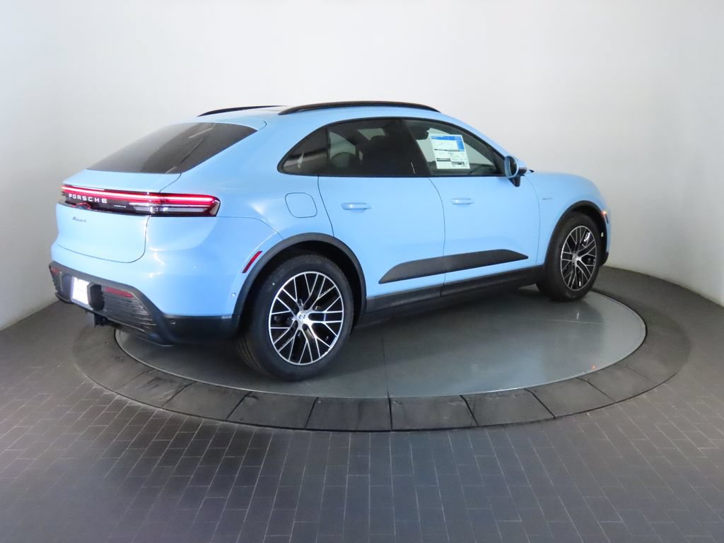 Thumbnail: 2026 Porsche Macan - 7