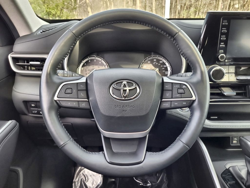 2022 Toyota Highlander XLE 14