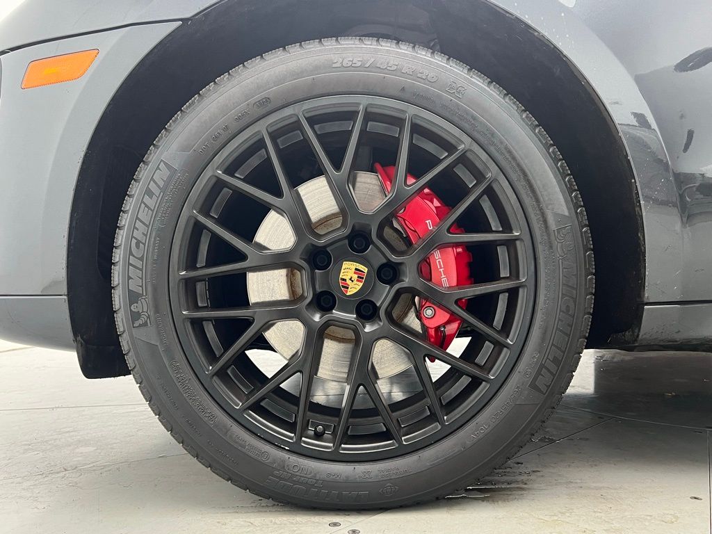 Thumbnail: 2021 Porsche Macan - 27