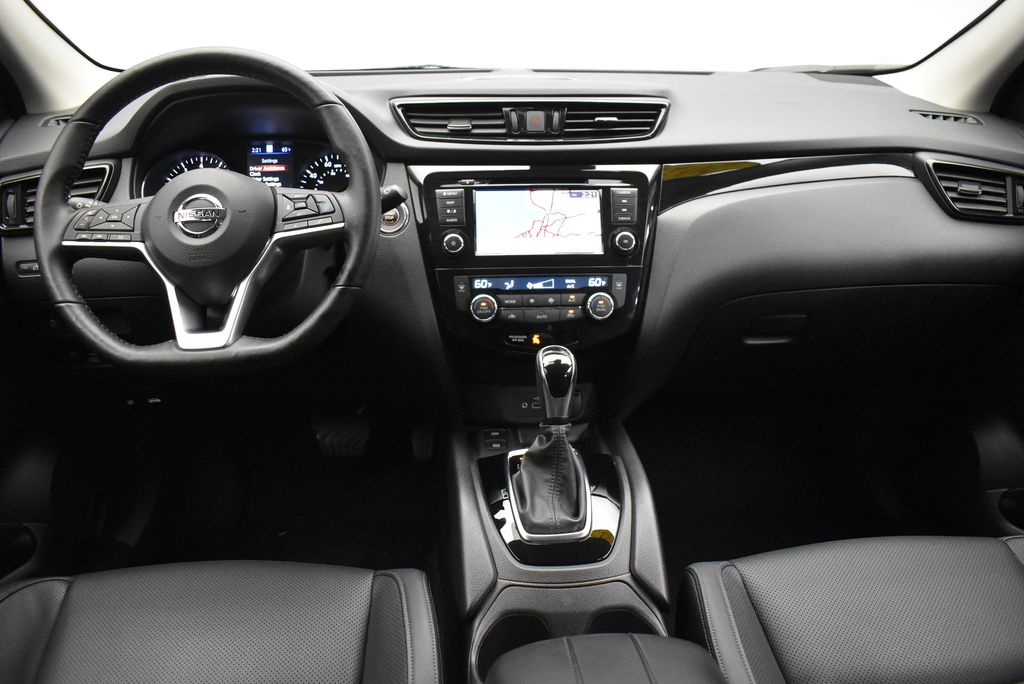 2022 Nissan Rogue Sport SL 32