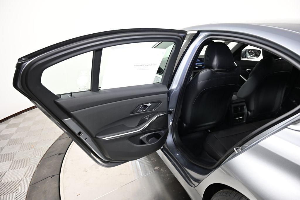 Thumbnail: 2026 BMW 3 Series - 23