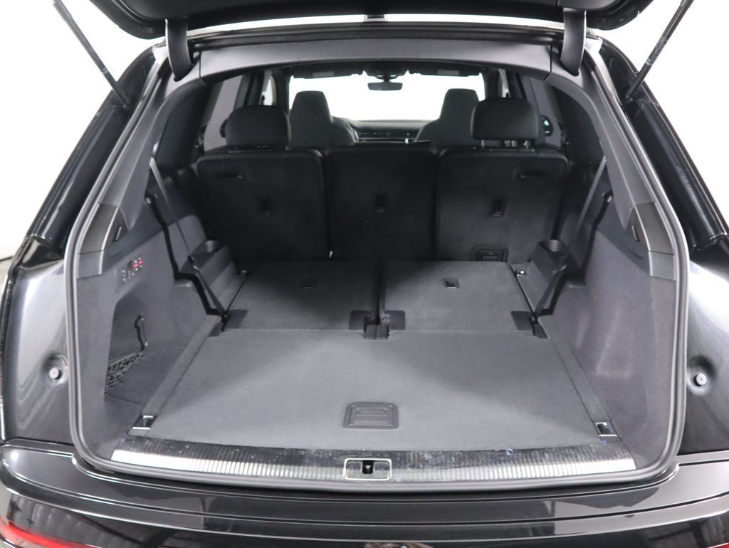 Thumbnail: 2025 Audi SQ7 - 30