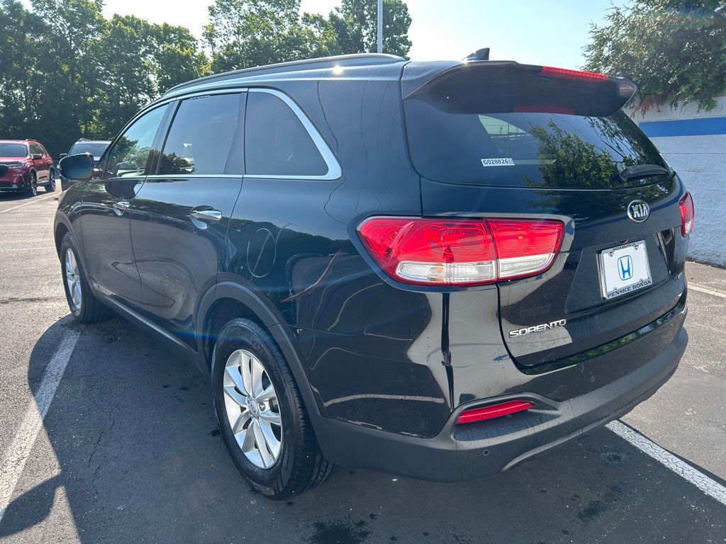 Thumbnail: 2016 Kia Sorento - 3