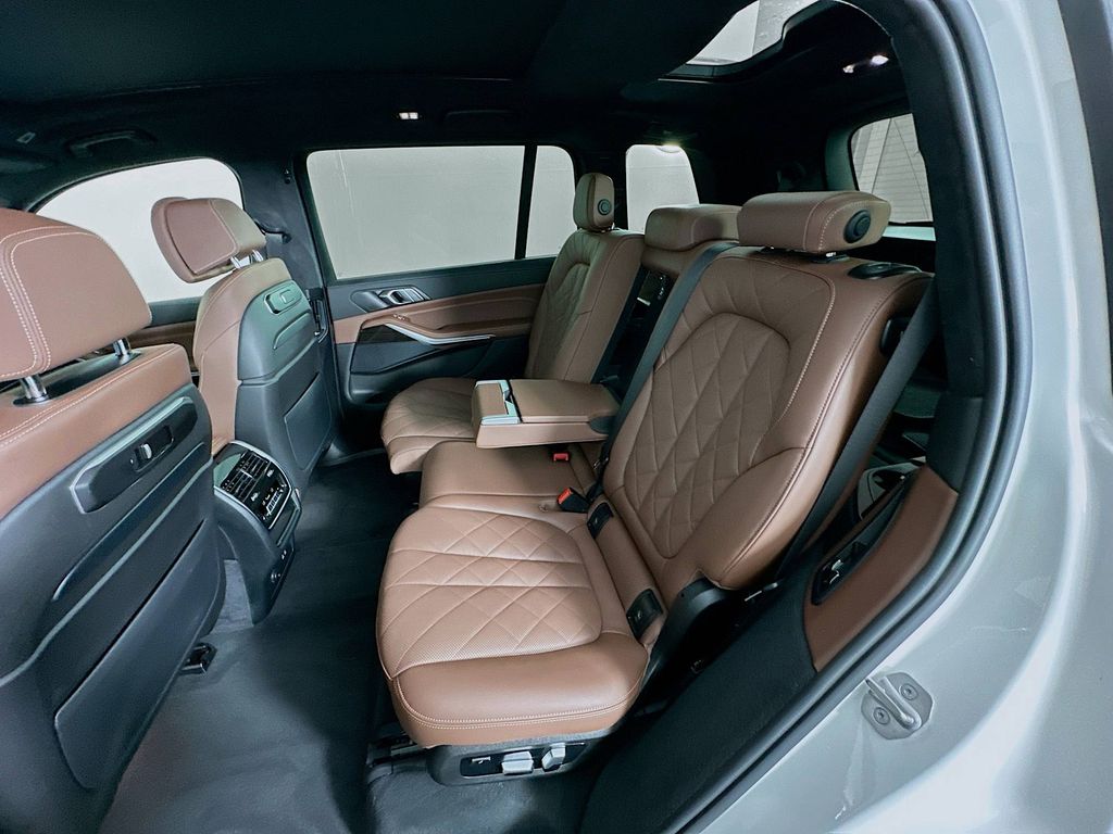 Thumbnail: 2023 BMW X7 - 25