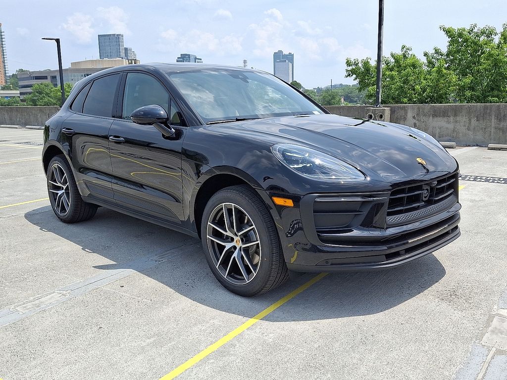 Thumbnail: 2025 Porsche Macan - 7