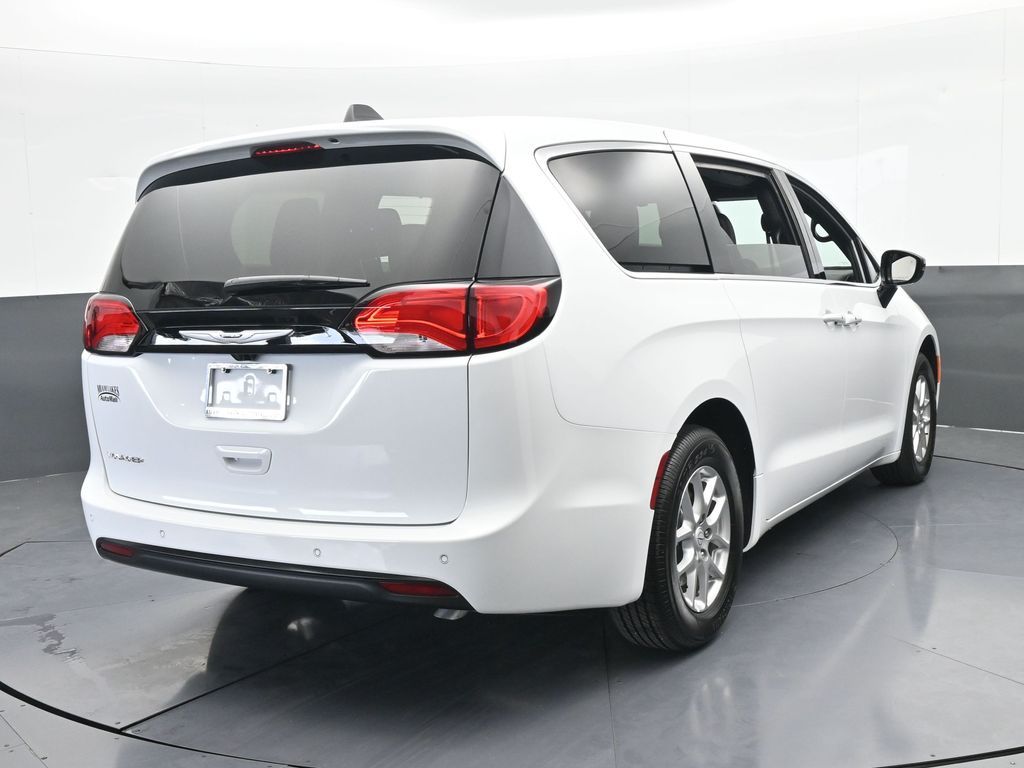 Used 2026 Bright White Clearcoat Chrysler LX image 5