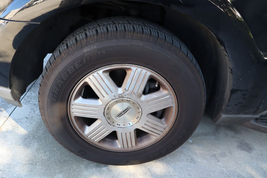 Thumbnail: 2003 Lincoln Aviator - 4