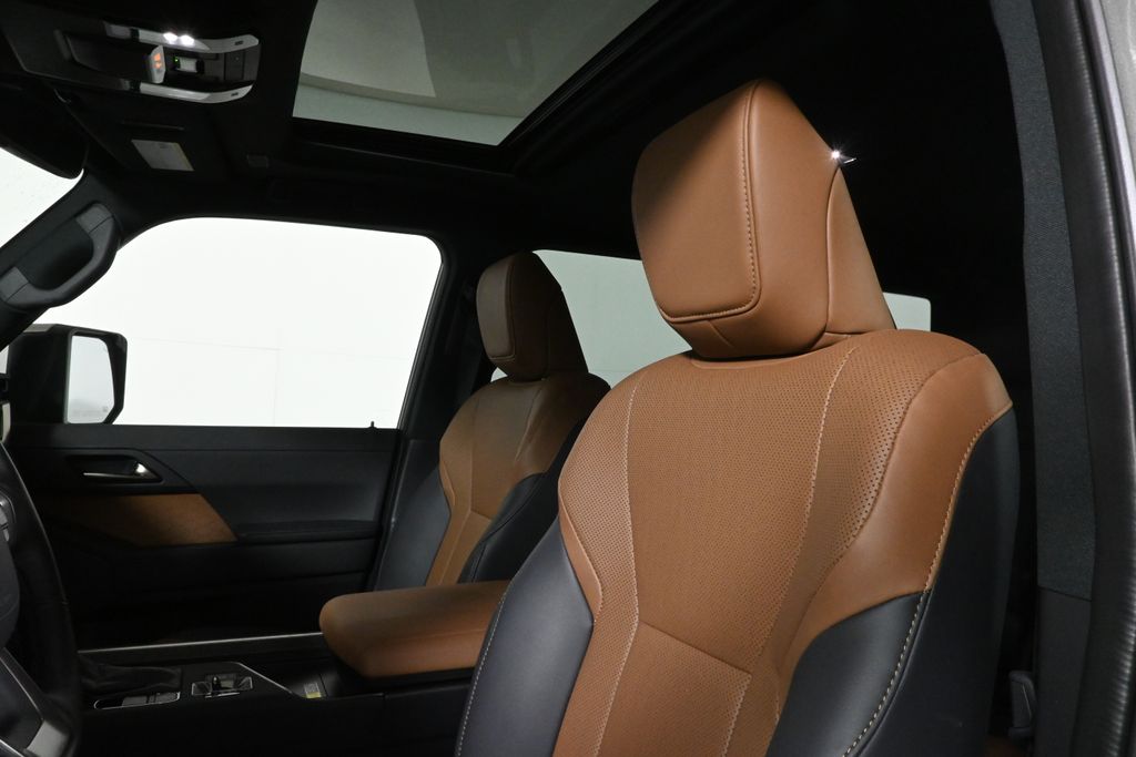 Thumbnail: 2025 Lexus GX - 15