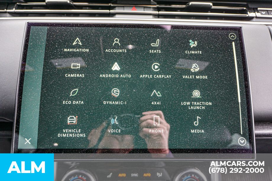 Used 2023 Silver Land Rover SE image 33