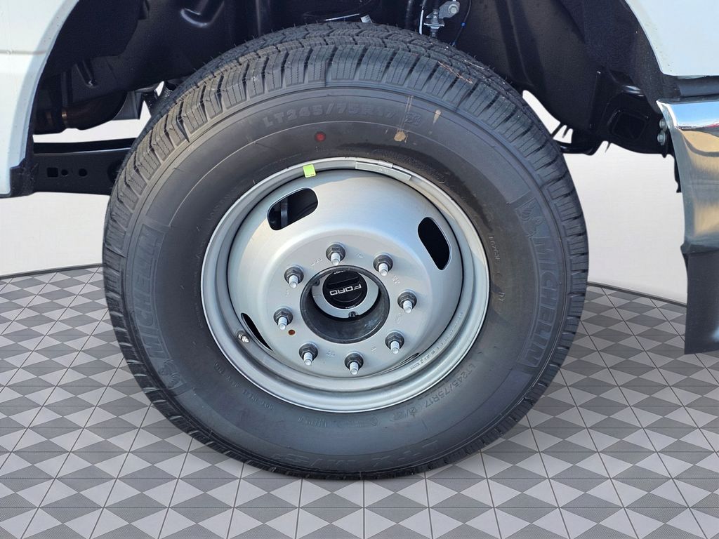 New 2025 White Ford XL image 9