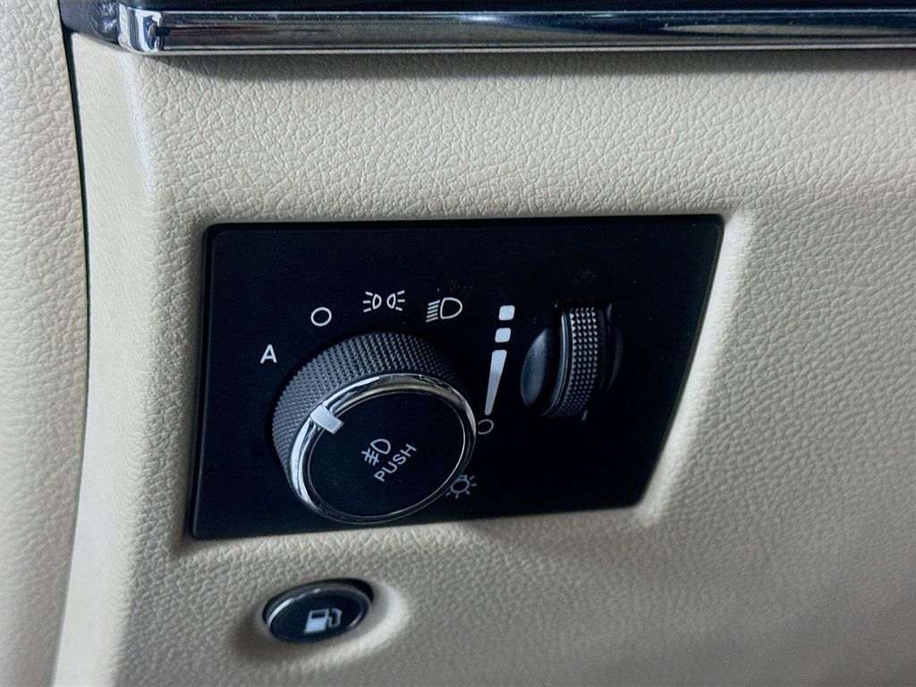 Used Car 2020 Jeep Grand Cherokee  Limited For Sale Under $25,000 In Austin, Texas