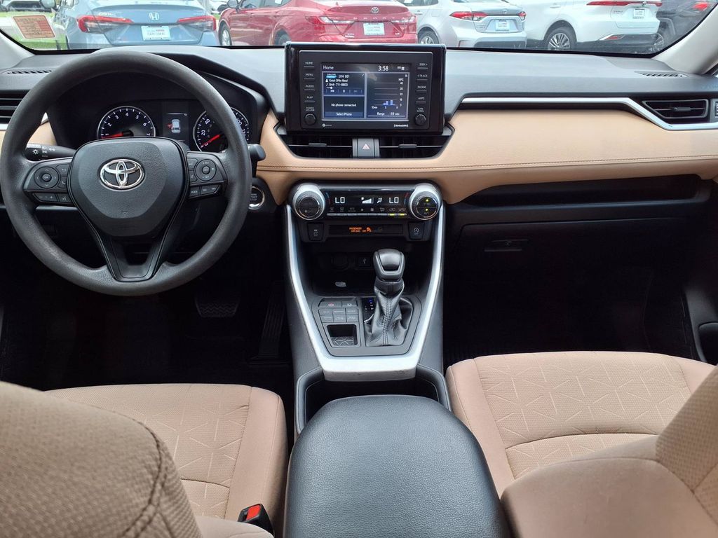 2022 Toyota RAV4 XLE - Photo 17