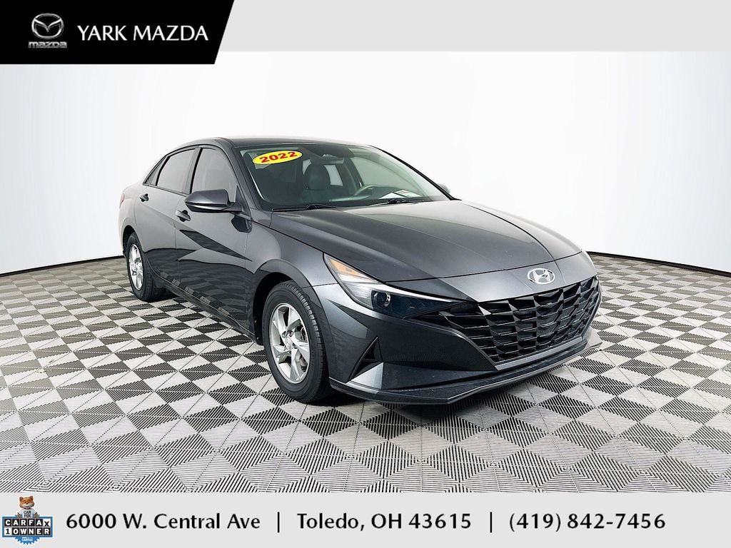 2022 Hyundai Elantra SE FWD