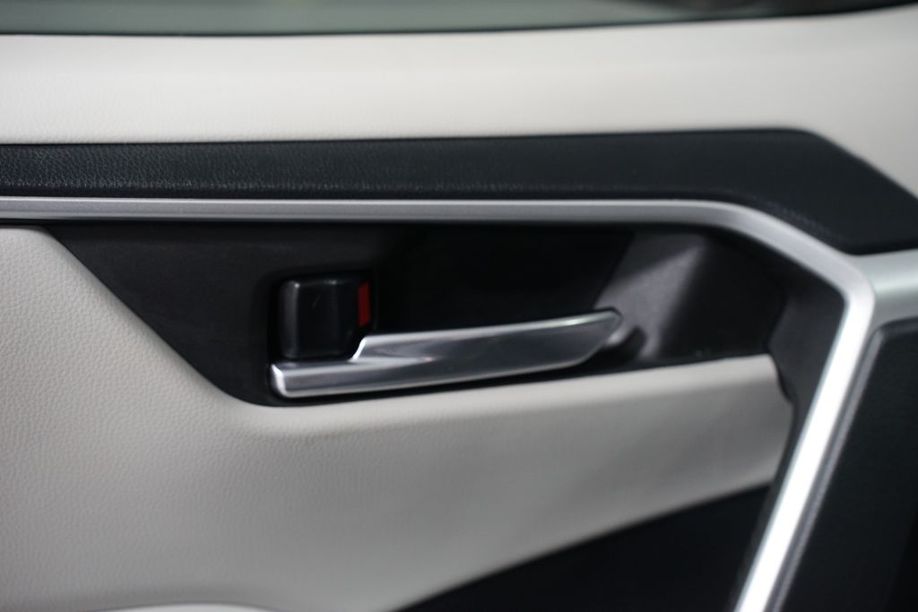 Thumbnail: 2022 Toyota RAV4 - 31