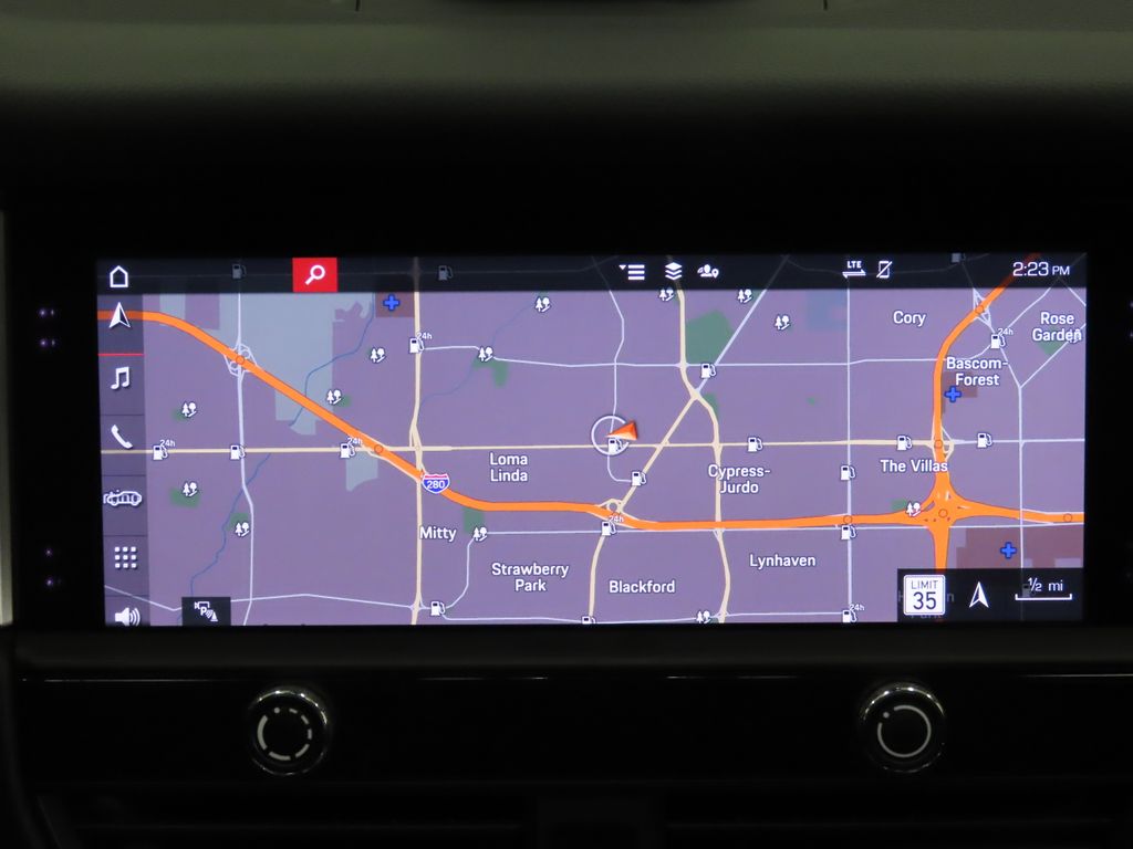 Thumbnail: 2023 Porsche Macan - 24