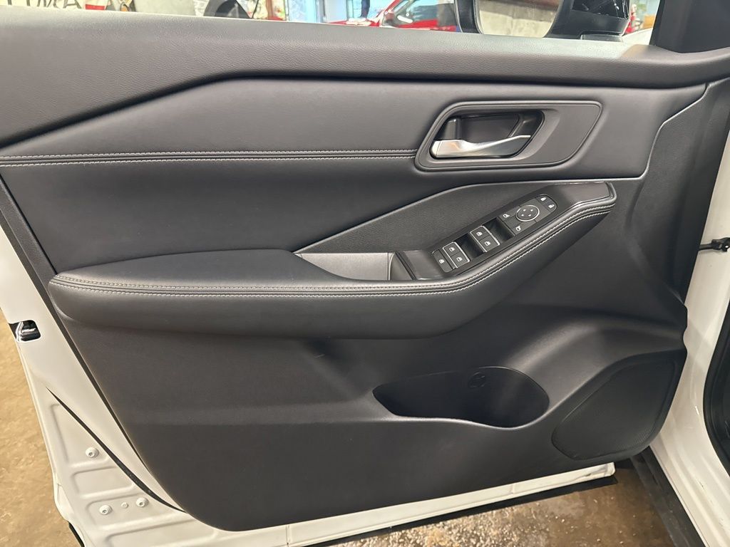 2025 Nissan Rogue SL White at South Hills Kia