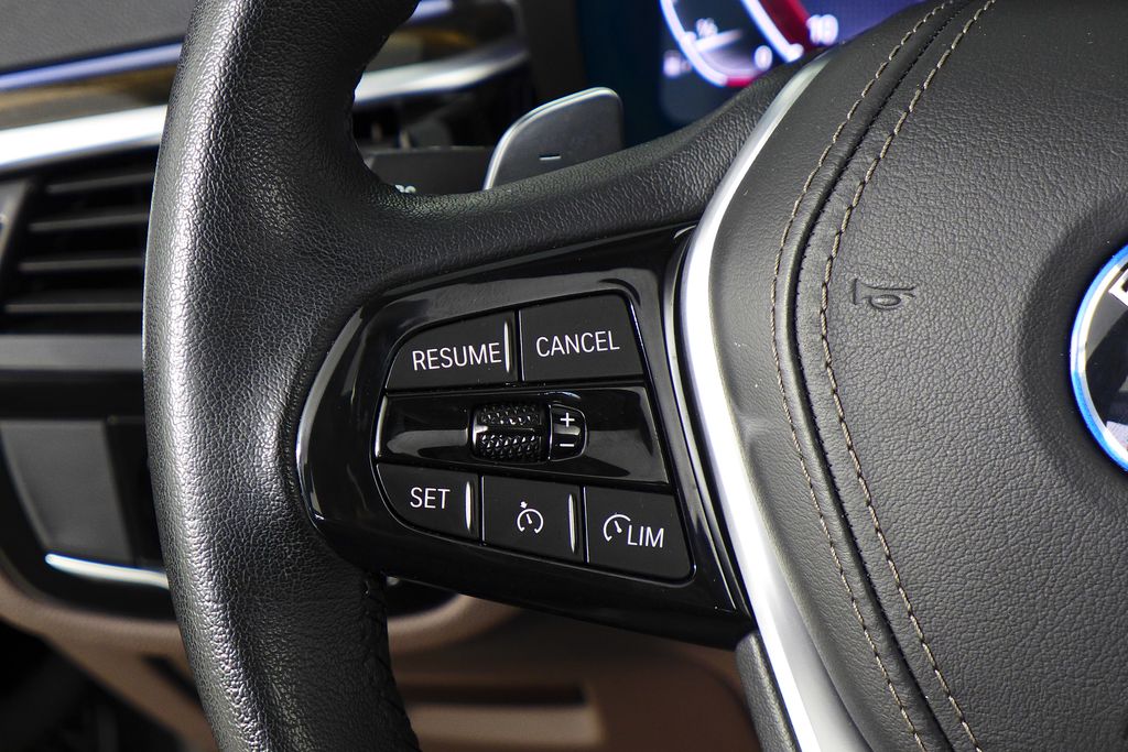 Thumbnail: 2023 BMW 5 Series - 28