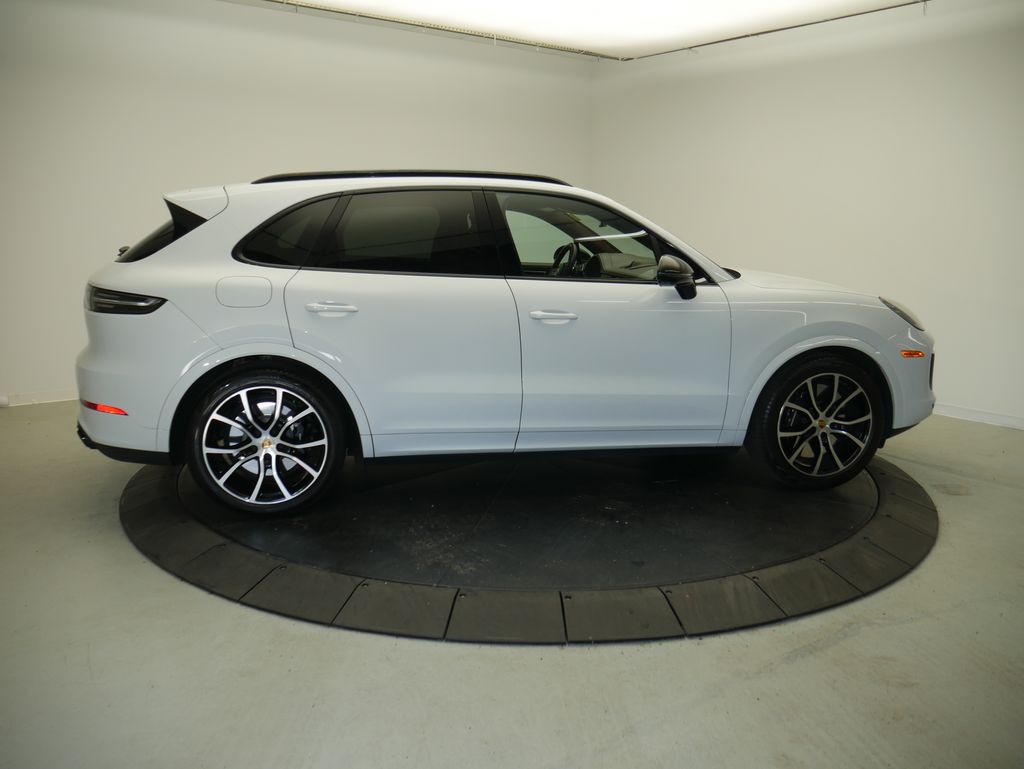 Thumbnail: 2023 Porsche Cayenne - 8