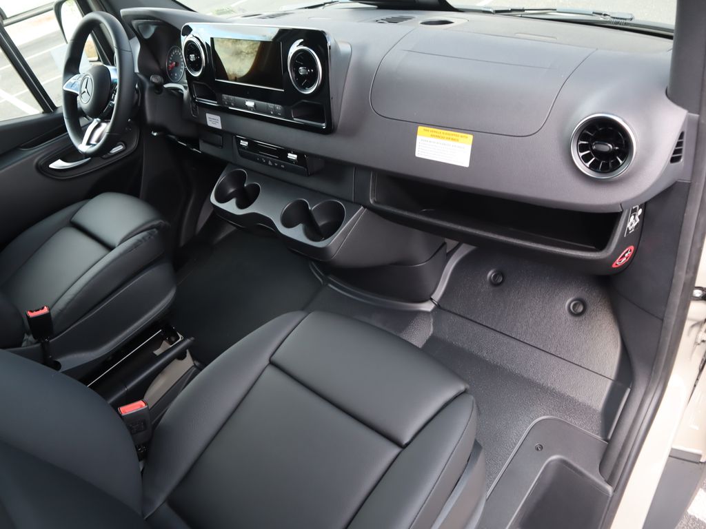 Thumbnail: 2025 Mercedes-Benz Sprinter - 20