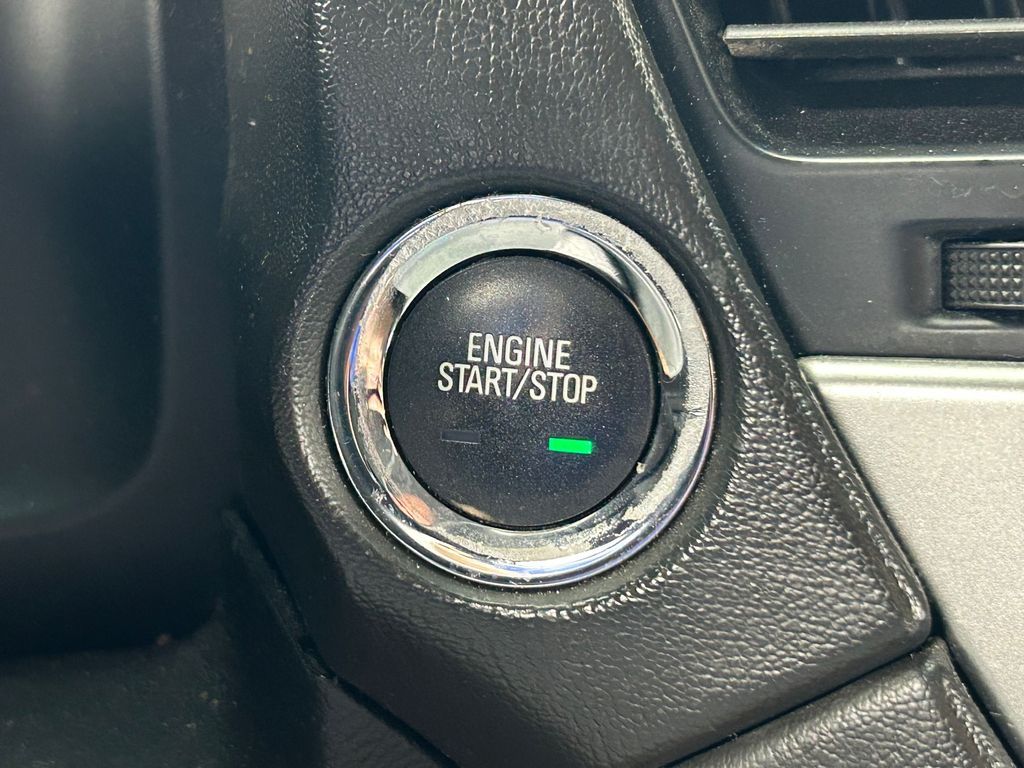 Used 2020 Shadow Gray Metallic Chevrolet LT image 33