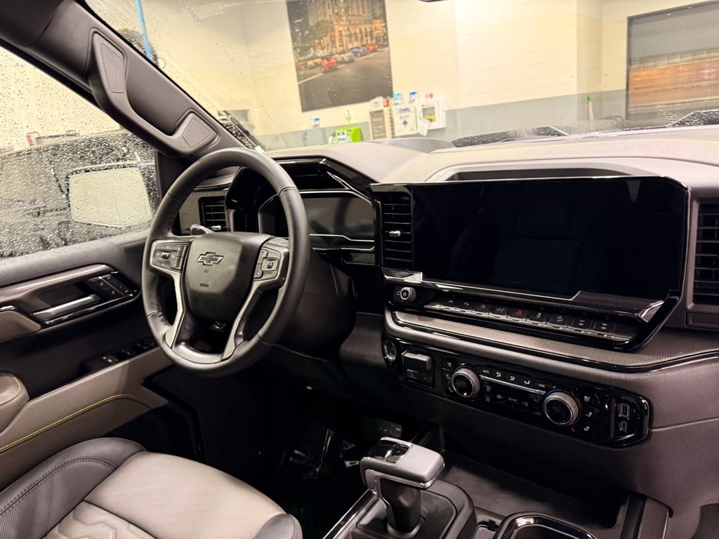 Thumbnail: 2025 Chevrolet Silverado 1500 - 31