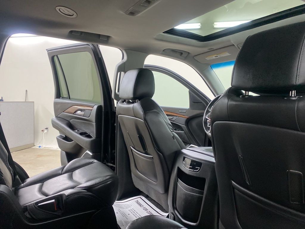 2020 Cadillac Escalade Luxury photo