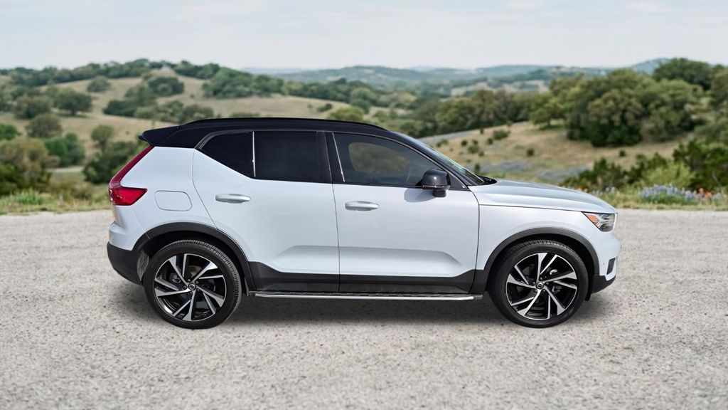 Used Car 2022 Volvo Xc40  R-design For Sale Under $20,000 In Austin, Texas