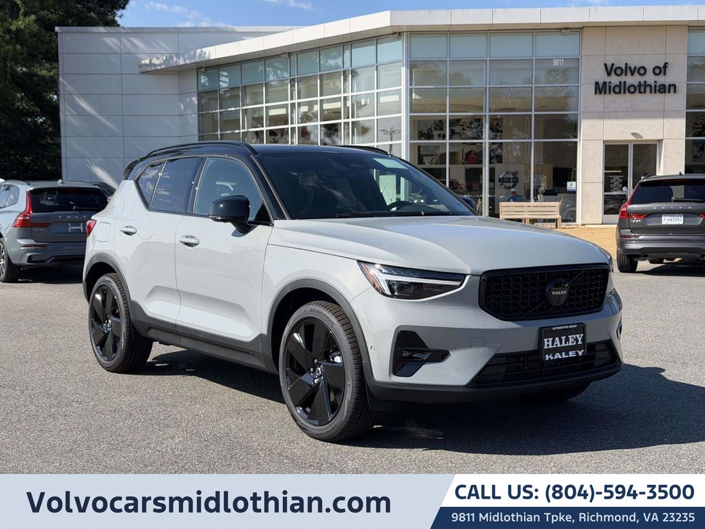 Vapour Gray Metallic 2026 Volvo XC40 SUV / Crossover All-Wheel Drive Automatic