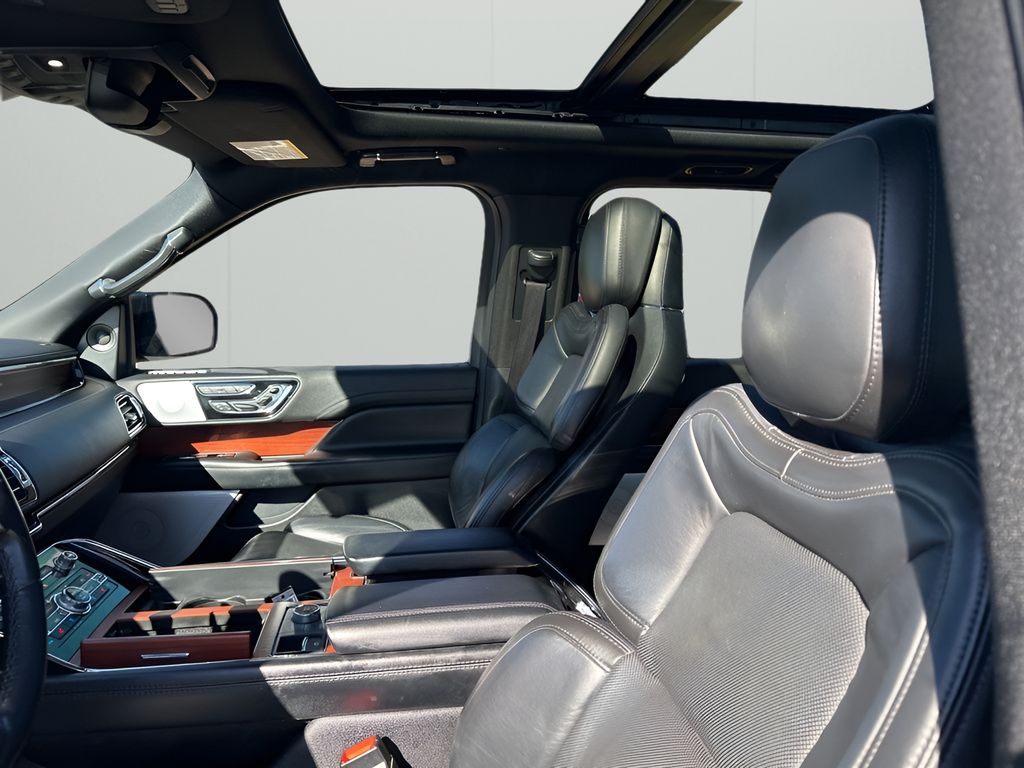 Used Car 2021 Lincoln Navigator  Reserve For Sale Under $50,000 In Austin, Texas