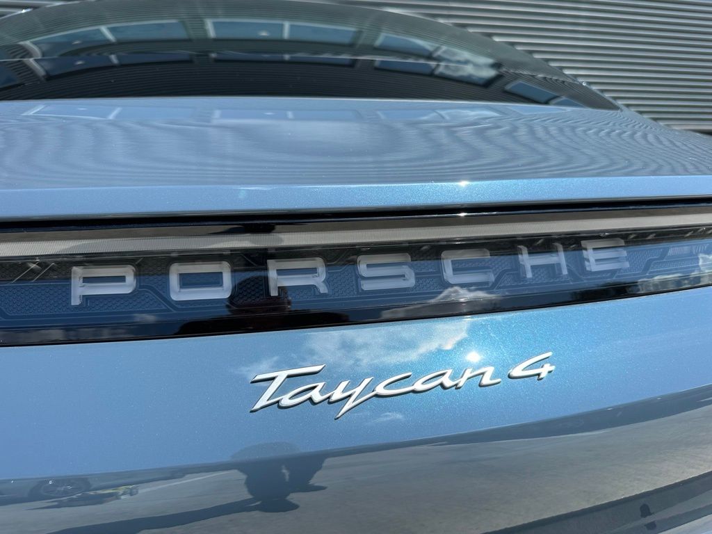 Thumbnail: 2025 Porsche Taycan - 11
