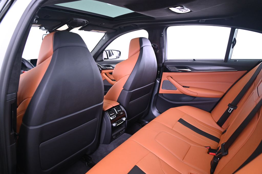Thumbnail: 2020 BMW M5 - 31