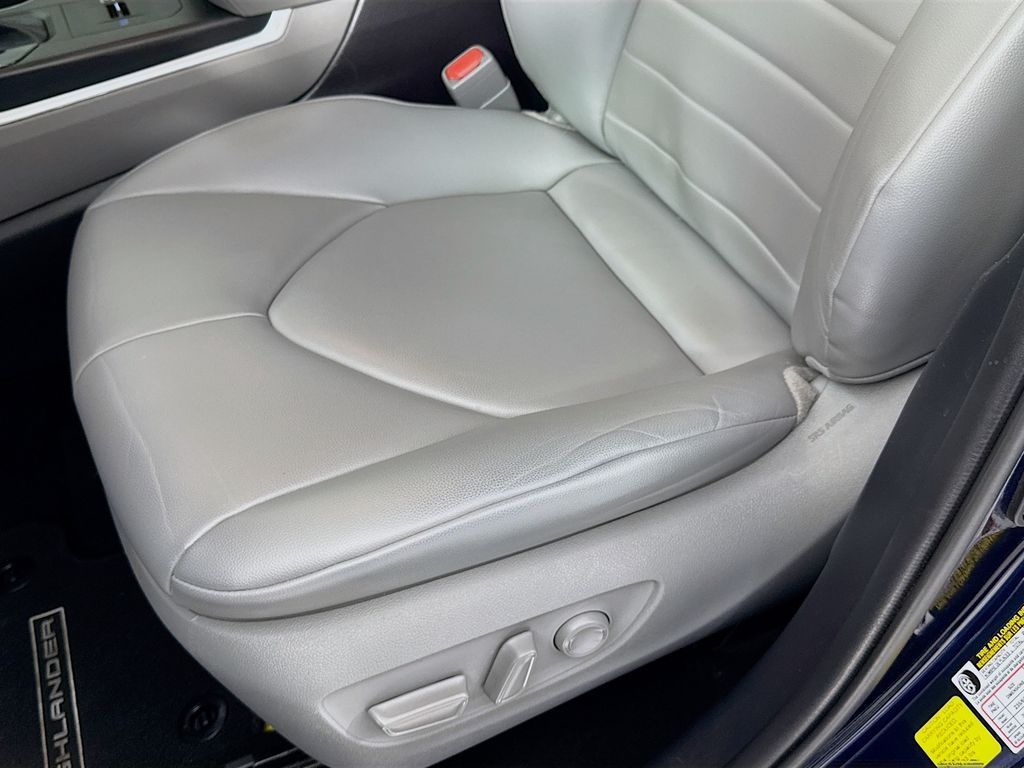 2021 Toyota Highlander Hybrid XLE photo