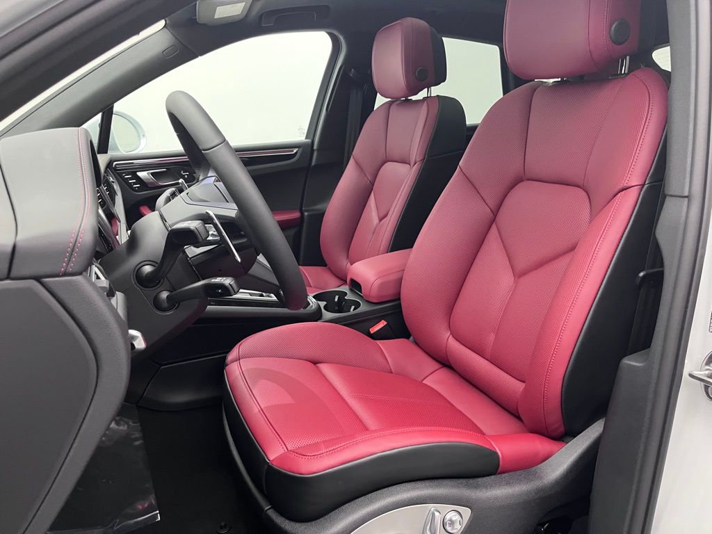 2025 Porsche Macan  5