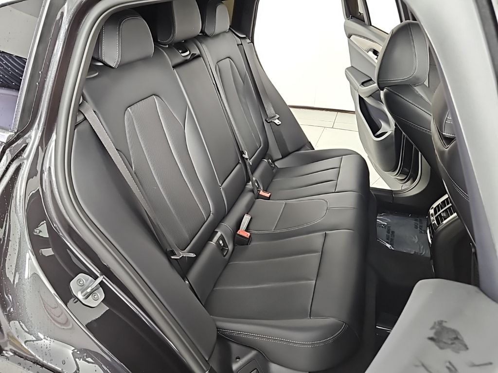 Thumbnail: 2025 BMW X4 - 20