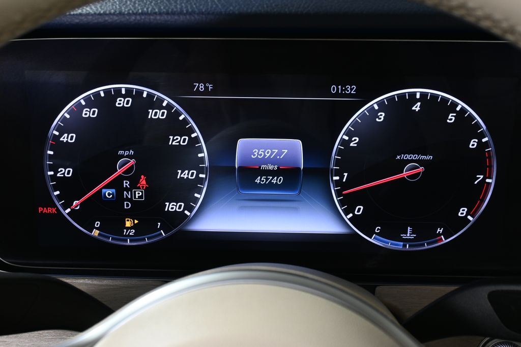 Thumbnail: 2020 Mercedes-Benz E-Class - 28