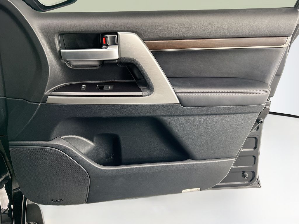 Thumbnail: 2019 Toyota Land Cruiser - 24