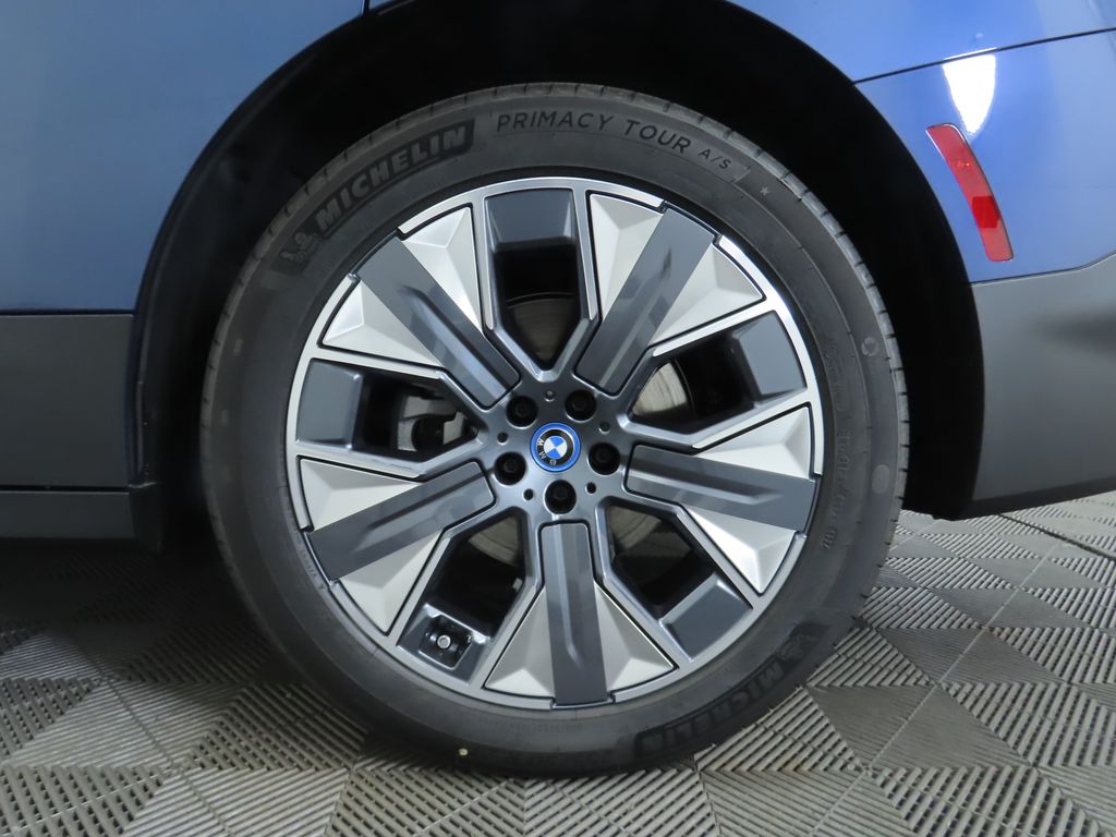 2025 BMW iX xDrive50 31
