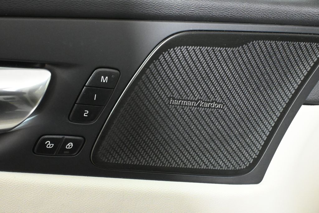 Thumbnail: 2023 Volvo XC60 - 30