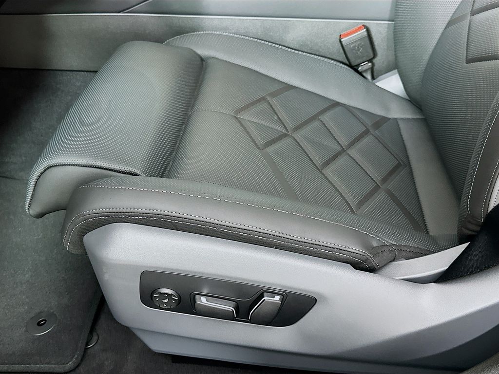 Thumbnail: 2026 BMW 5 Series - 21