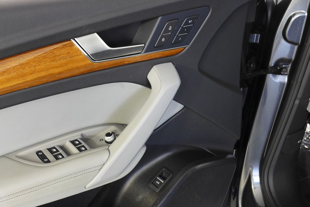 Thumbnail: 2022 Audi Q5 - 12