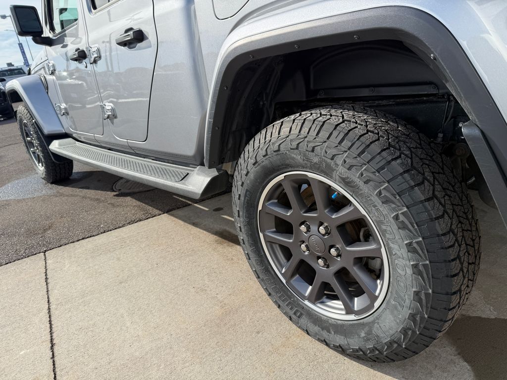 Certified Used 2020 Silver Jeep Overland image 32