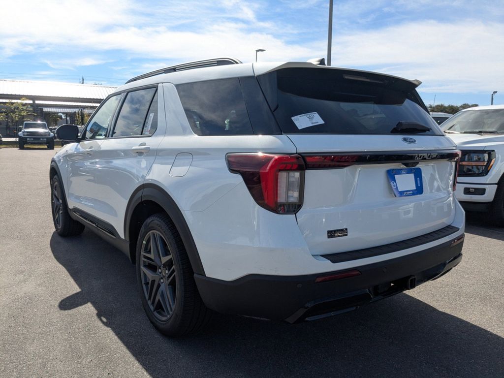 2025 Ford Explorer ST-Line