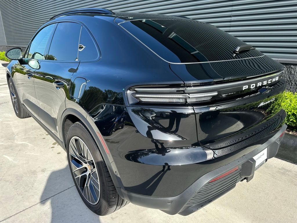 Thumbnail: 2025 Porsche Macan - 3