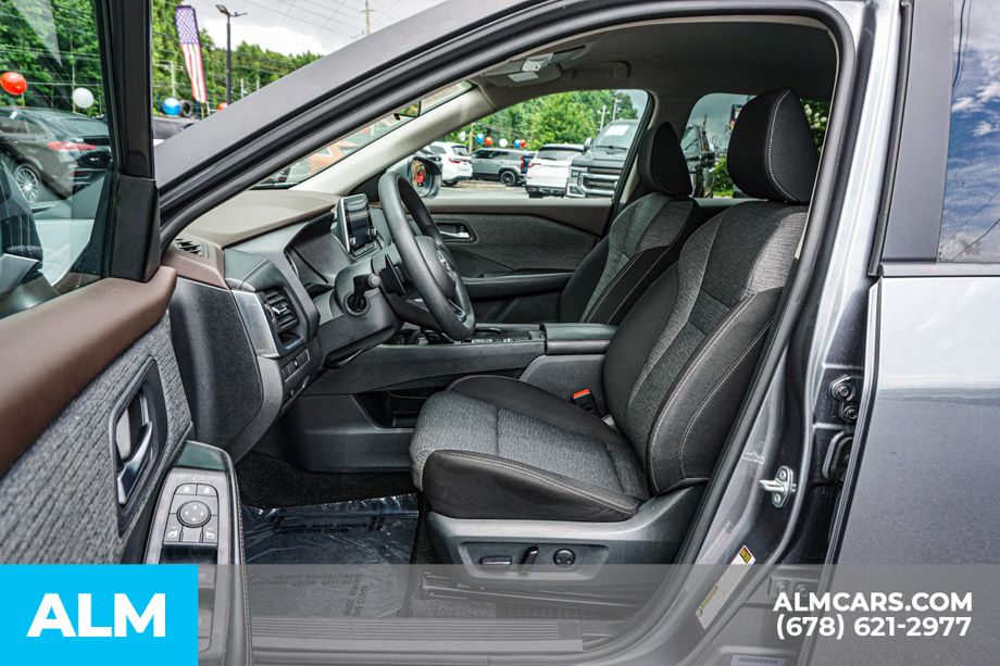 2023 Nissan Rogue SV photo 18