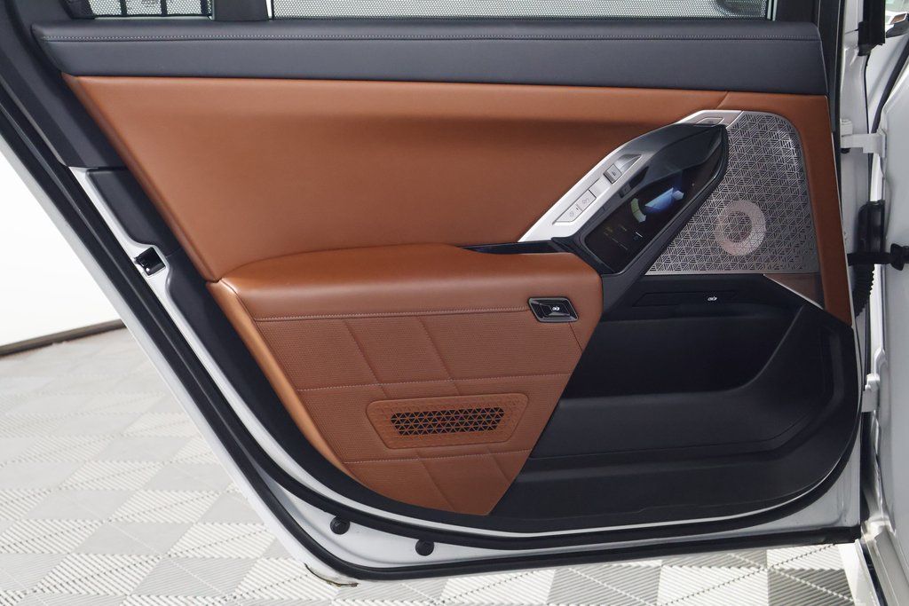 Thumbnail: 2023 BMW i7 - 13