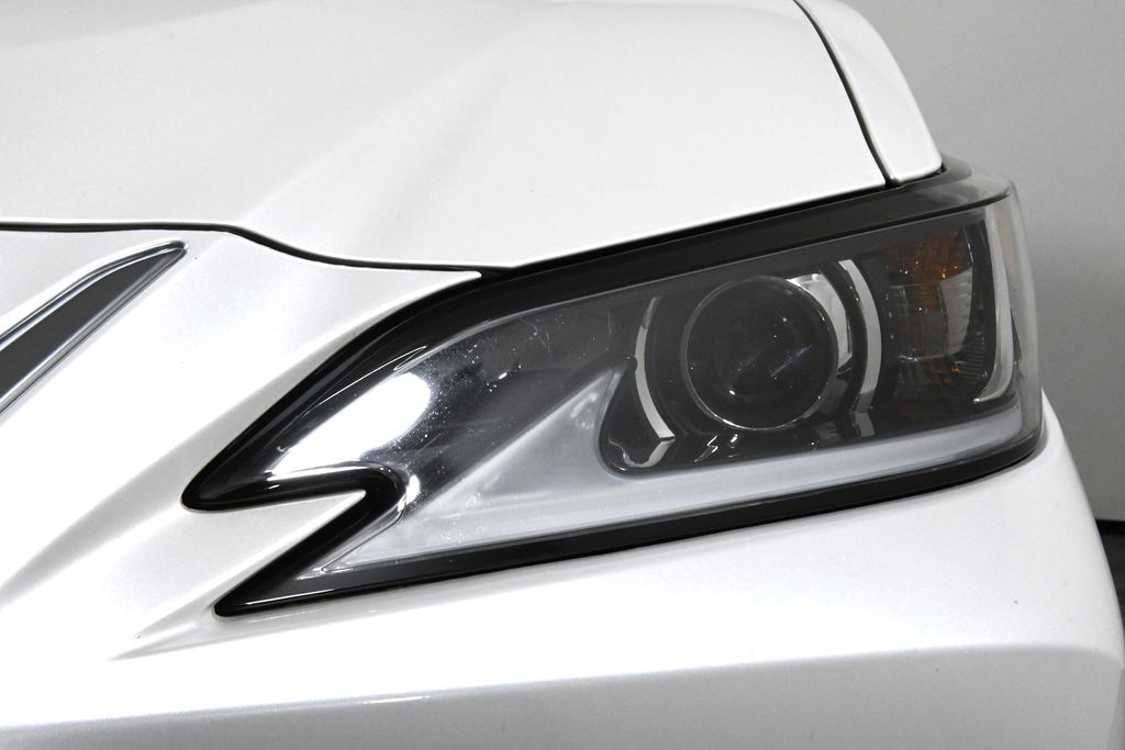 2020 Lexus ES Hybrid 300h 11