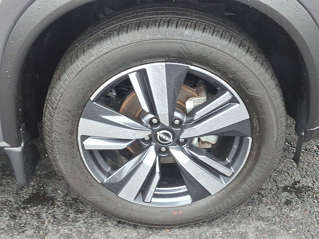 2023 Nissan Rogue SL 8
